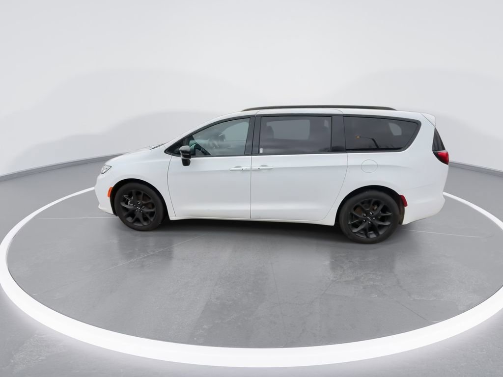 Used 2024 Chrysler Pacifica Touring-L w/ S Appearance Package FWD image 5