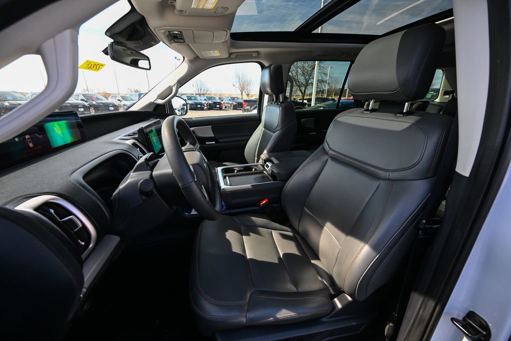 Certified 2025 Ford Expedition Active image 19