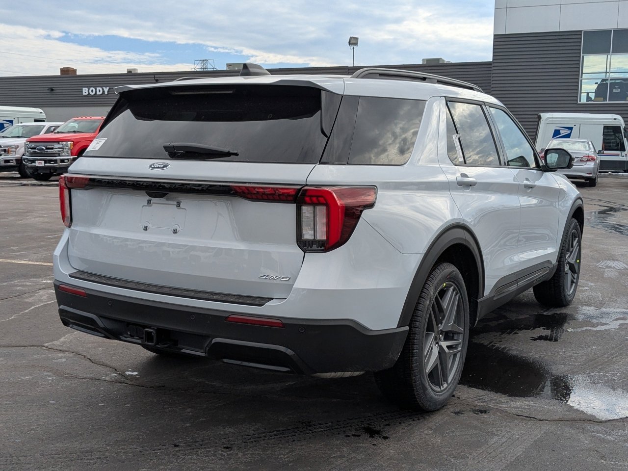 New 2026 Ford Explorer ST-Line w/ ST-Line Street Pack image 4