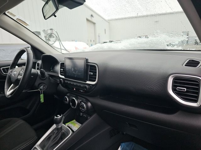 Used 2023 Hyundai Venue SEL image 26