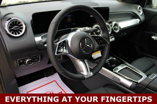 New 2025 Mercedes-Benz GLB 250 4MATIC image 13