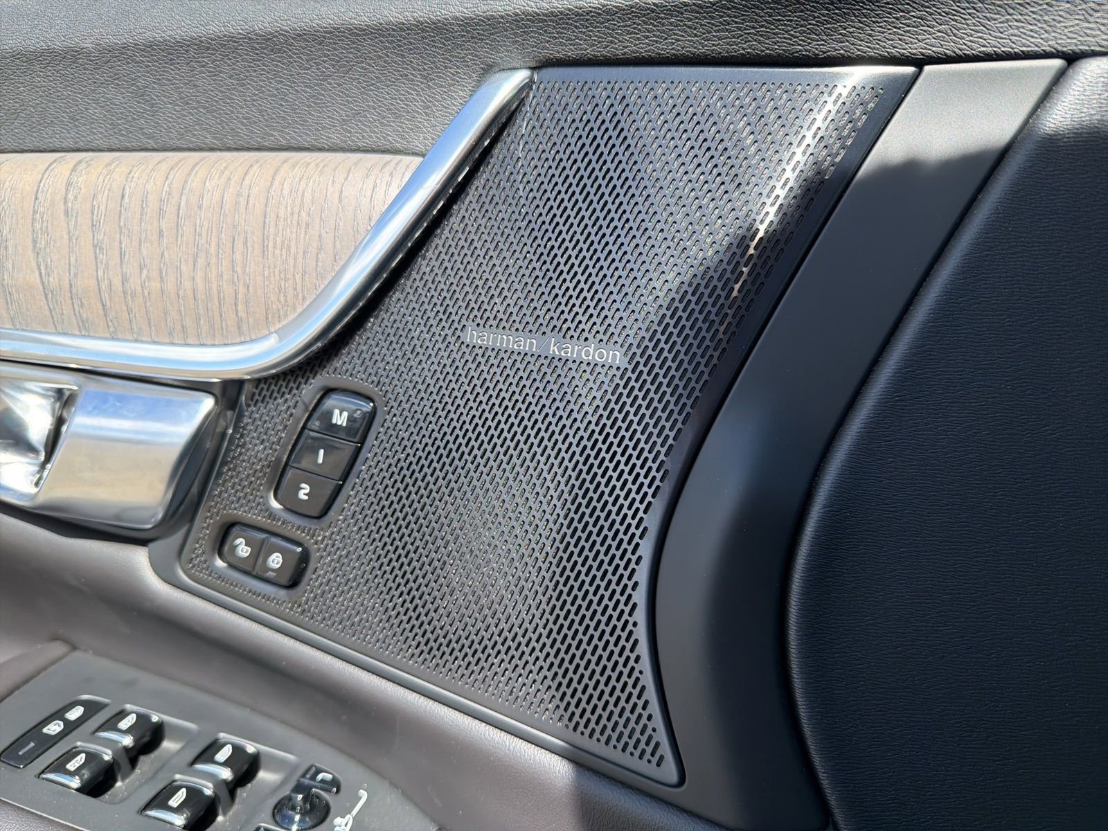 Certified 2025 Volvo S90 B6 Plus w/ Protection Package Premier image 62