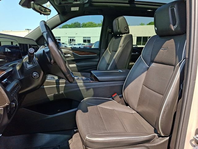 Used 2021 Cadillac Escalade ESV Premium Luxury w/ Driver Assist Tech Package AWD/4WD image 16