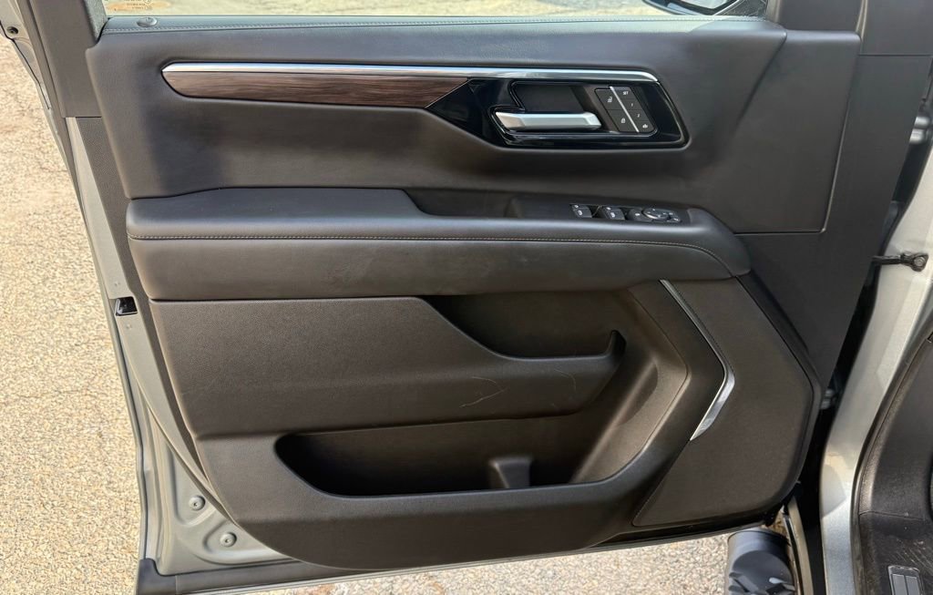 Used 2025 Chevrolet Tahoe Z71 image 11