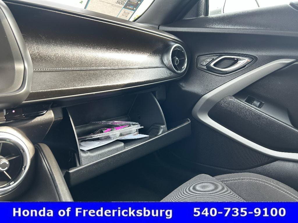Used 2017 Chevrolet Camaro LT RWD image 18