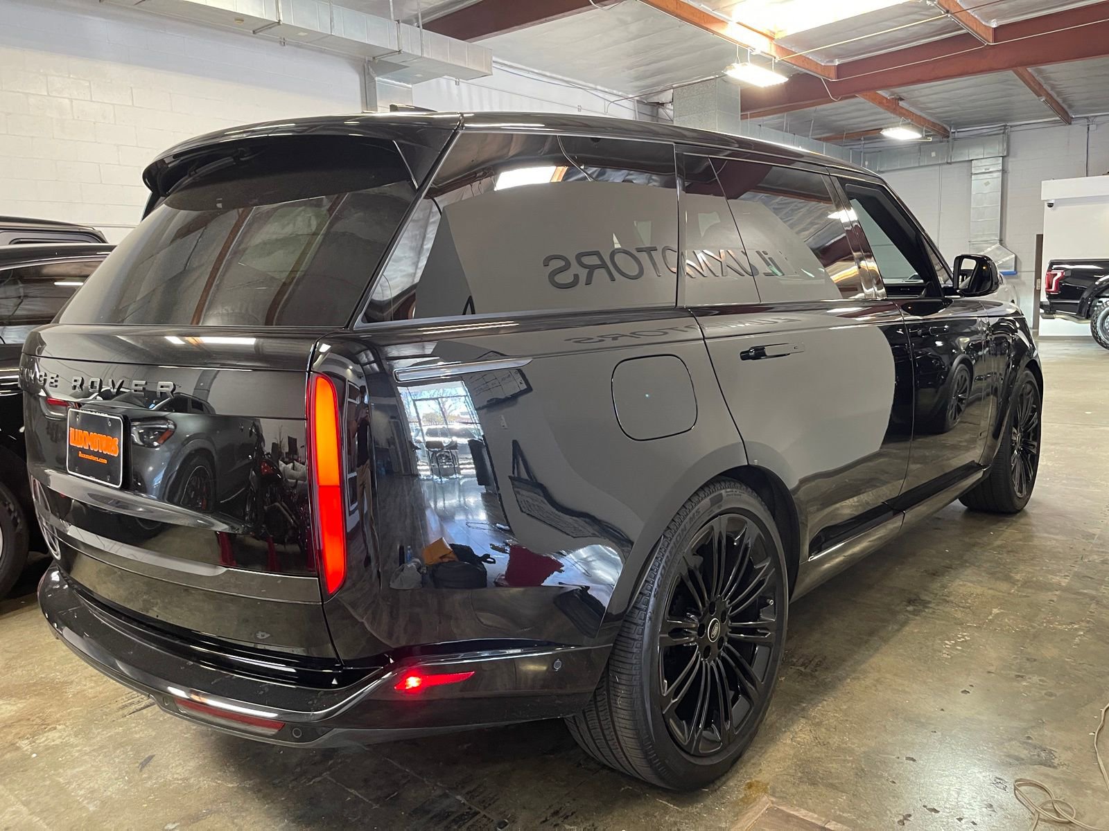 Used 2025 Land Rover Range Rover Long Wheelbase Autobiography image 15