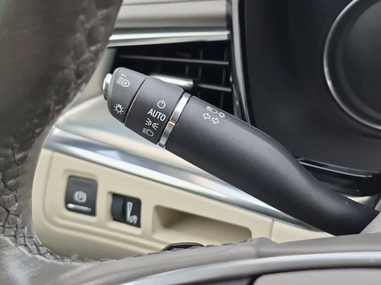 Used 2020 Cadillac XT5 Premium Luxury w/ LPO, Floor Liner Package FWD image 27