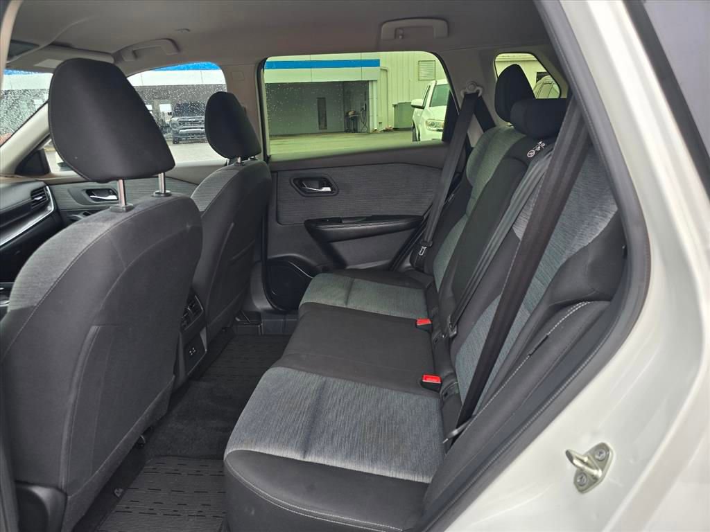 Used 2023 Nissan Rogue SV image 12