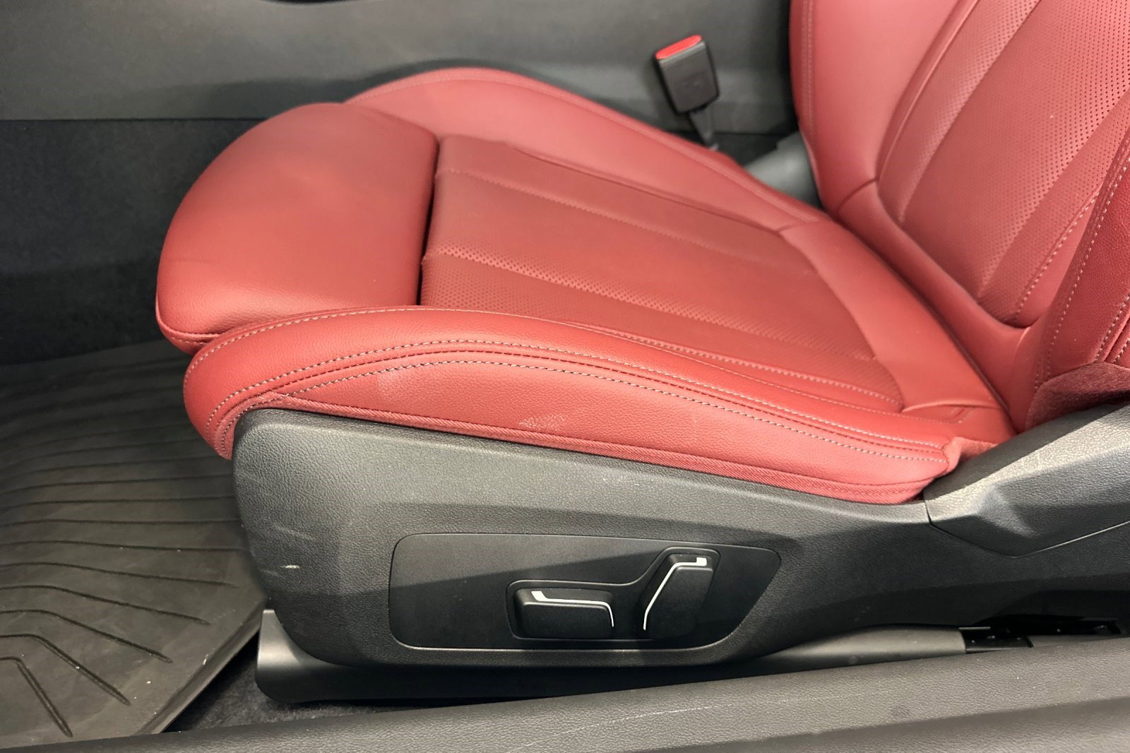 Used 2025 BMW 230i Coupe w/ M Sport Package image 14