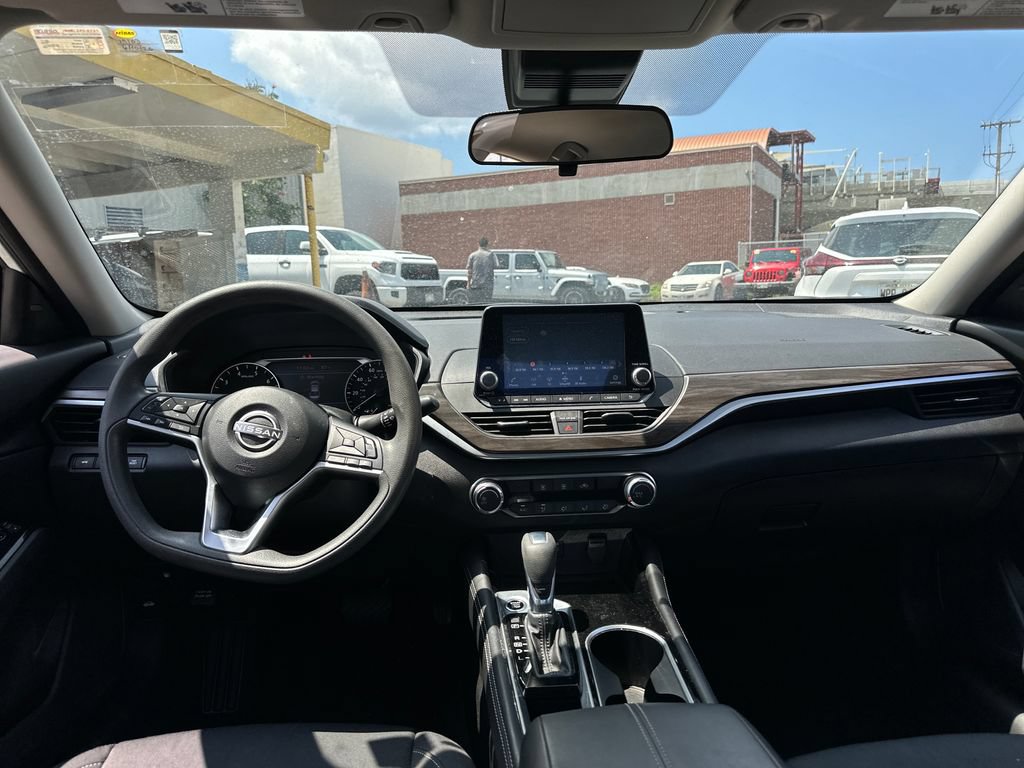 Used 2023 Nissan Altima 2.5 SV FWD image 14
