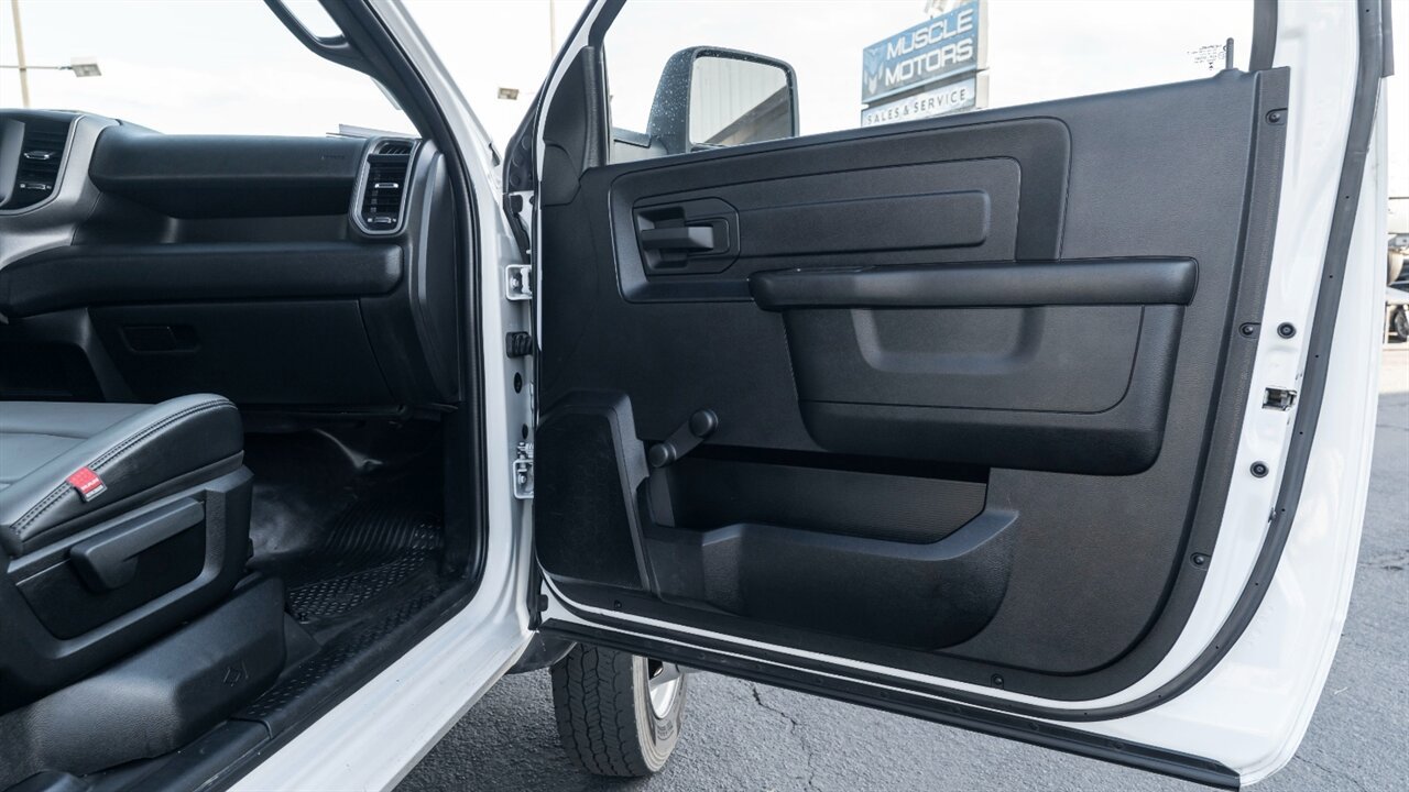 Used 2023 RAM 5500 Tradesman w/ Chrome Appearance Group AWD/4WD image 22
