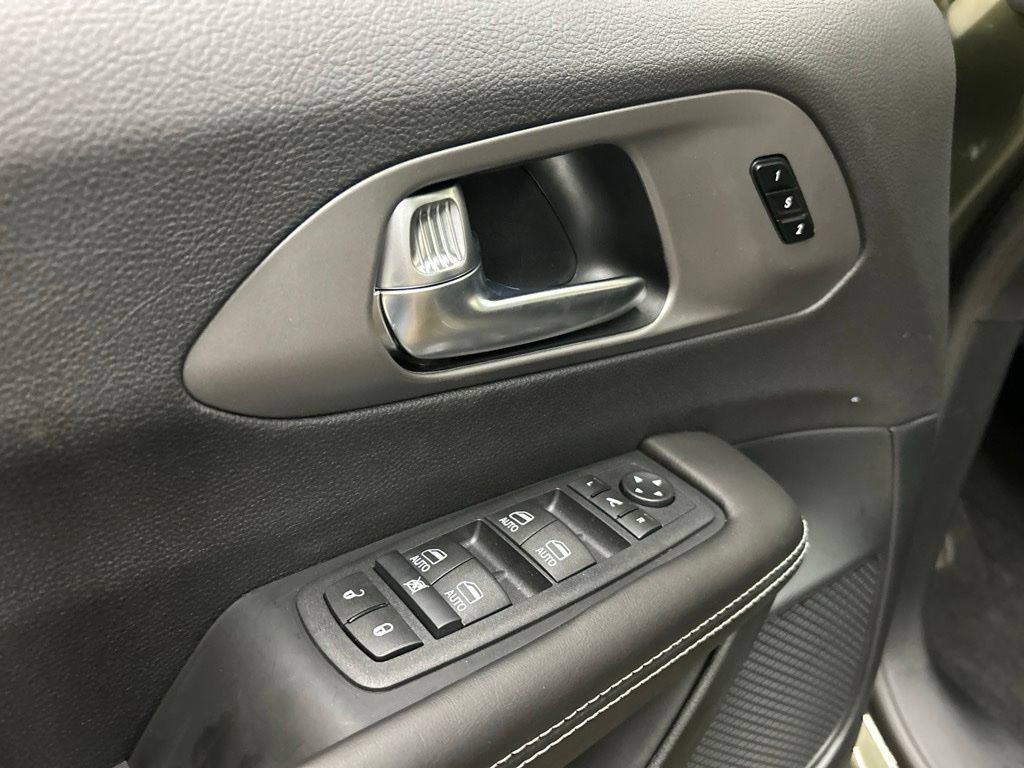 New 2027 Chrysler Pacifica Limited FWD image 25