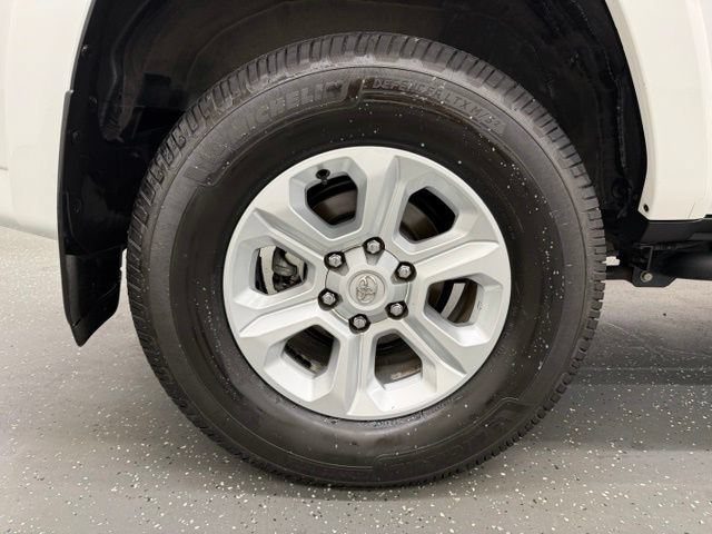 Used 2022 Toyota 4Runner SR5 Premium w/ Moonroof Package AWD/4WD image 21