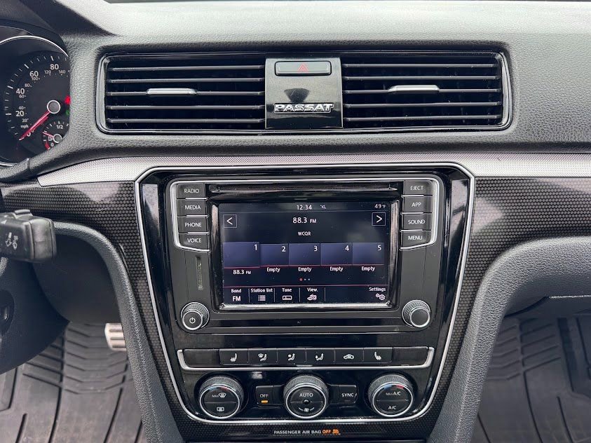 Used 2018 Volkswagen Passat 3.6 image 18