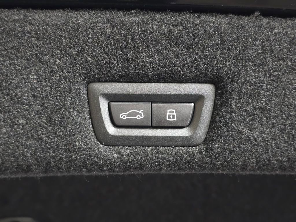 New 2026 BMW 740i xDrive w/ Premium Package image 10