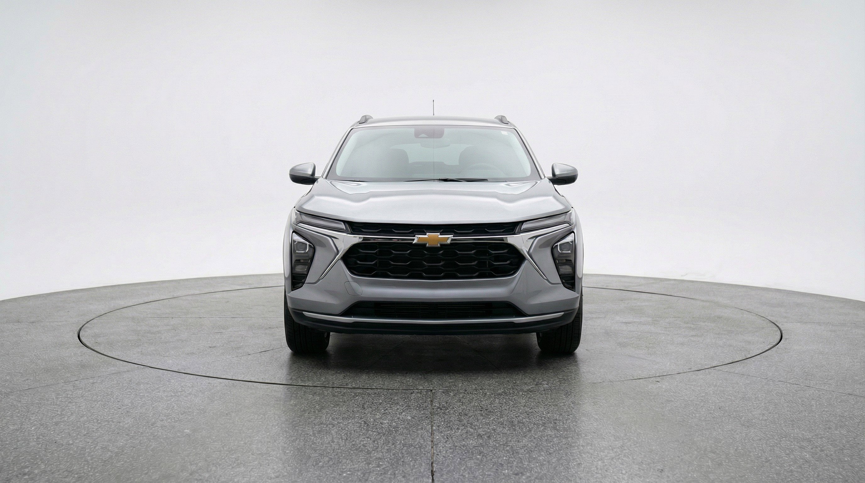 Used 2025 Chevrolet Trax LT FWD image 2