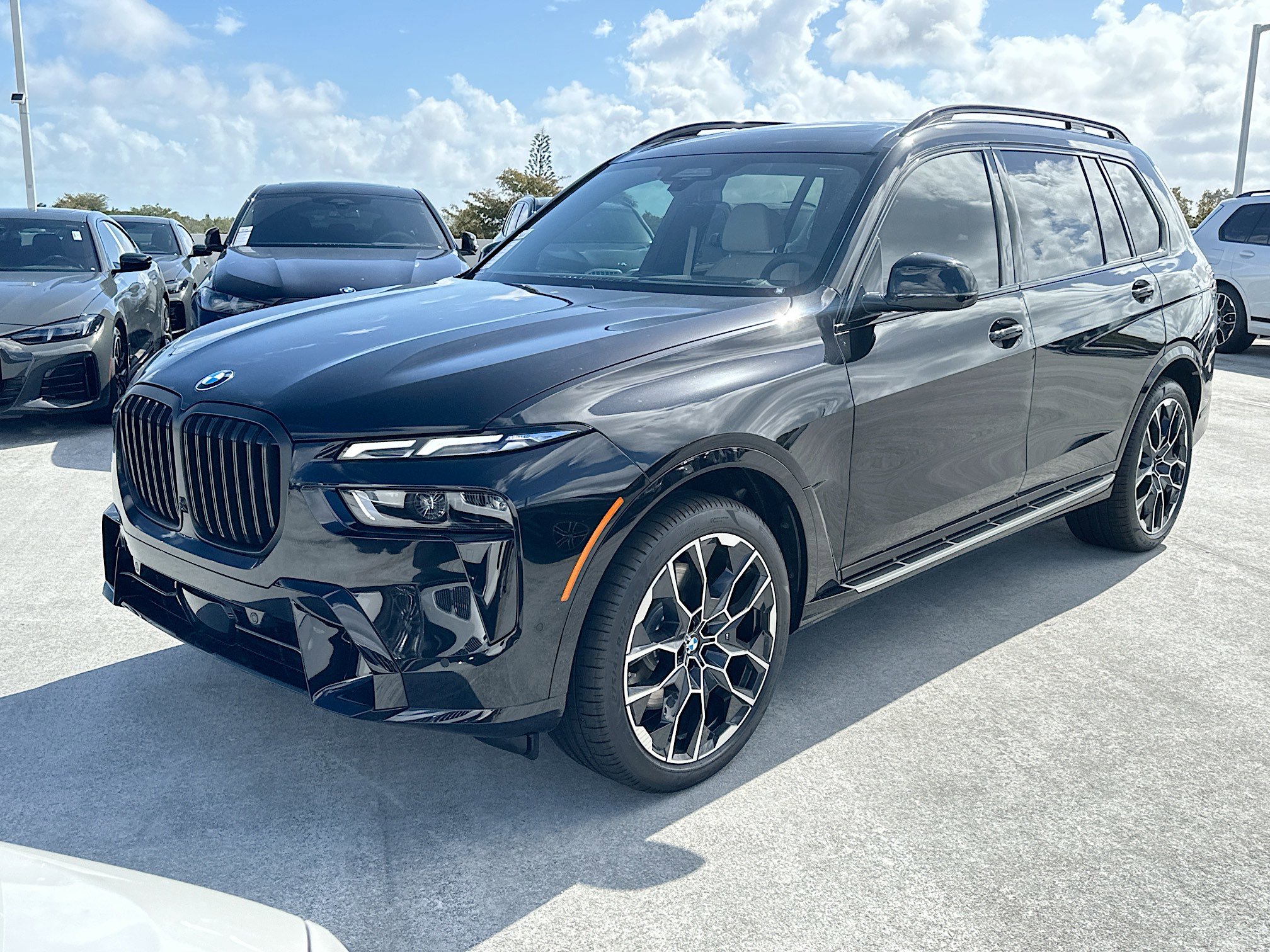 New 2026 BMW X7 xDrive40i w/ M Sport Package AWD/4WD image 3
