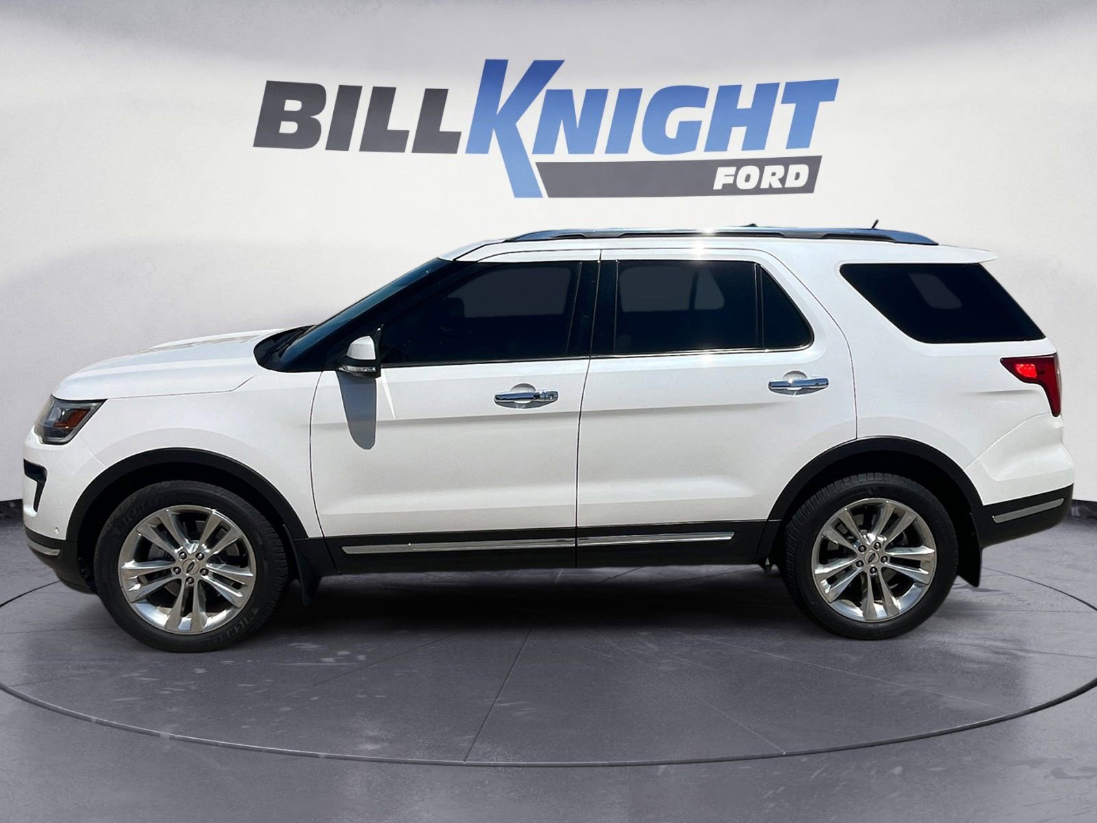 Used 2019 Ford Explorer Limited w/ Ford Safe & Smart Package AWD/4WD image 2