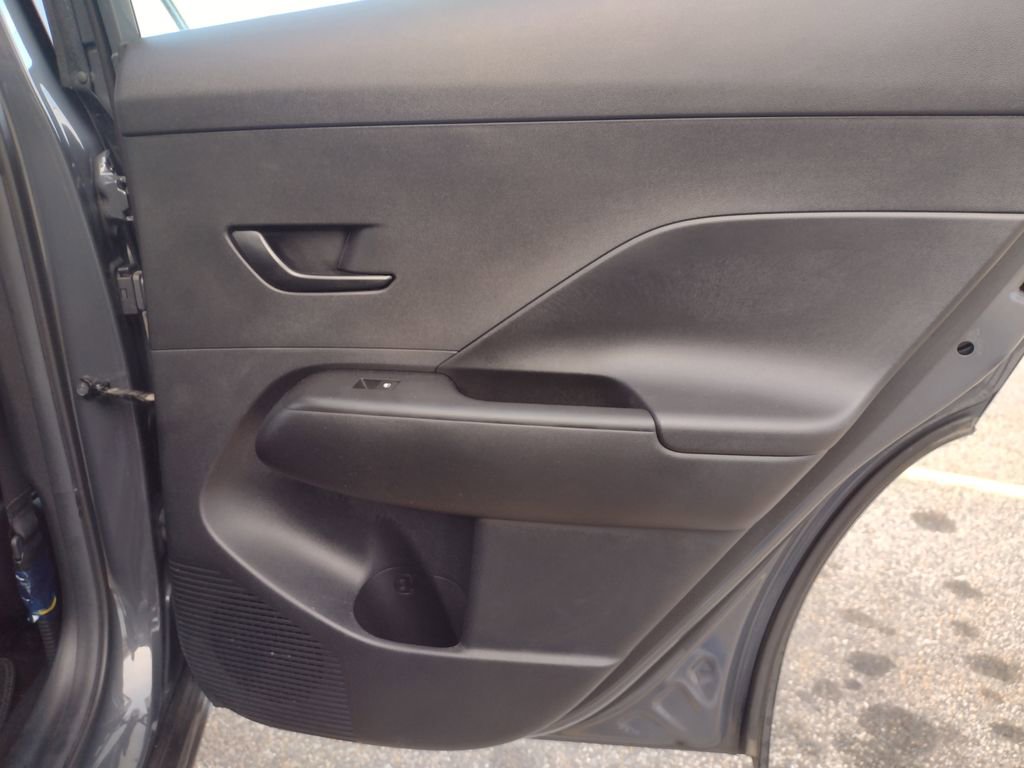 Used 2024 Hyundai Kona SE image 18