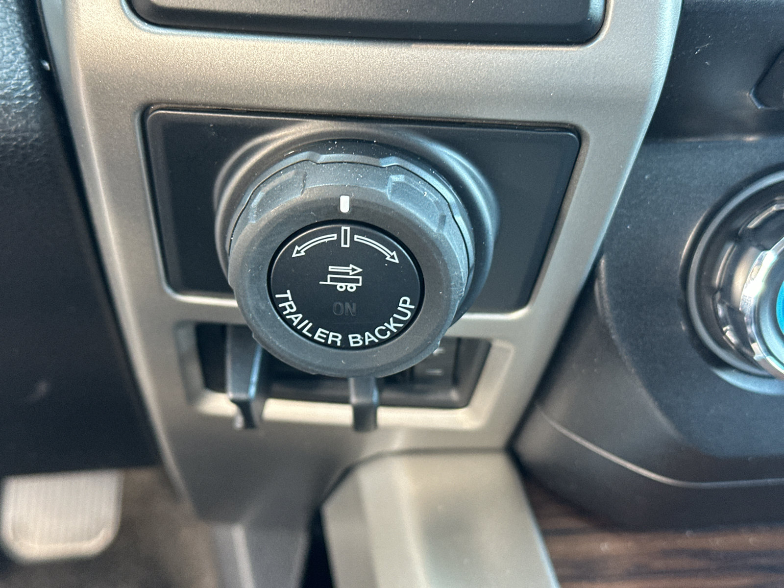 Used 2018 Ford F150 Lariat w/ Max Trailer Tow Package AWD/4WD image 29