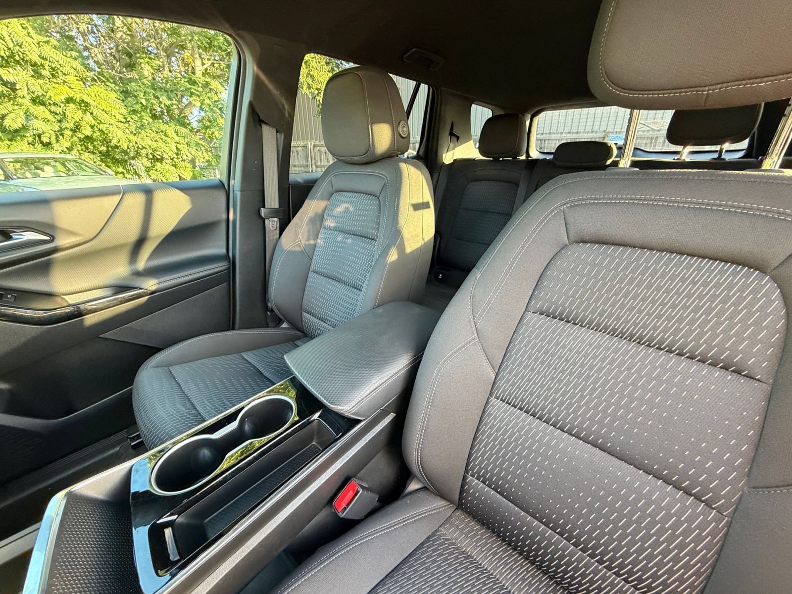 Used 2025 Chevrolet Equinox LT AWD/4WD image 35