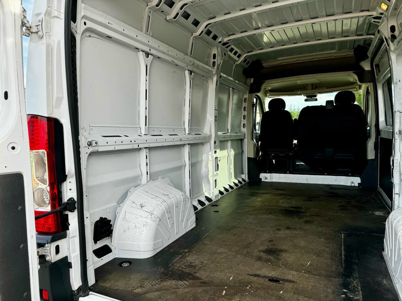 Used 2015 RAM ProMaster 2500 w/ Interior Convenience Group image 24