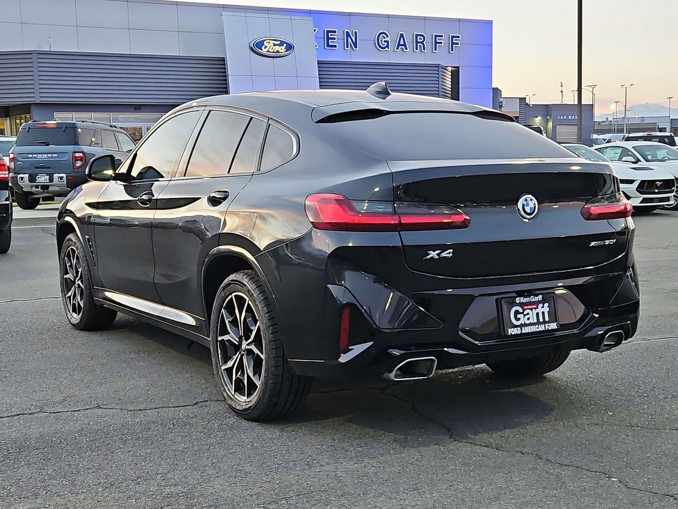 Used 2023 BMW X4 xDrive30i w/ M Sport Package image 9
