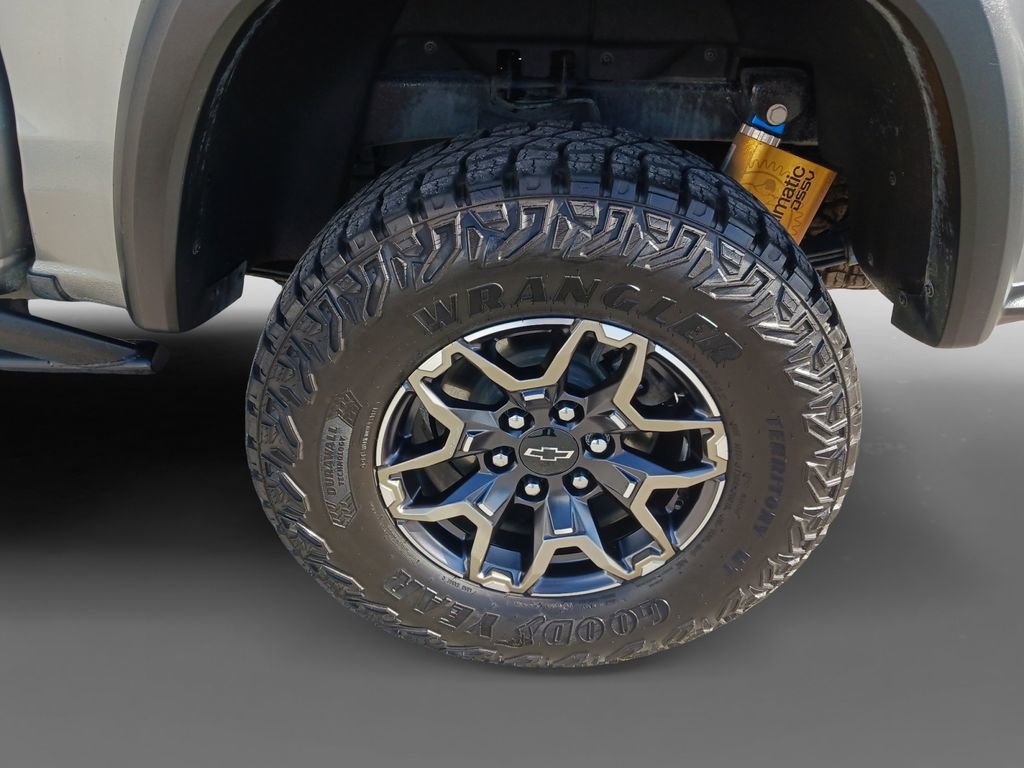 Used 2024 Chevrolet Colorado ZR2 w/ Technology Package image 8