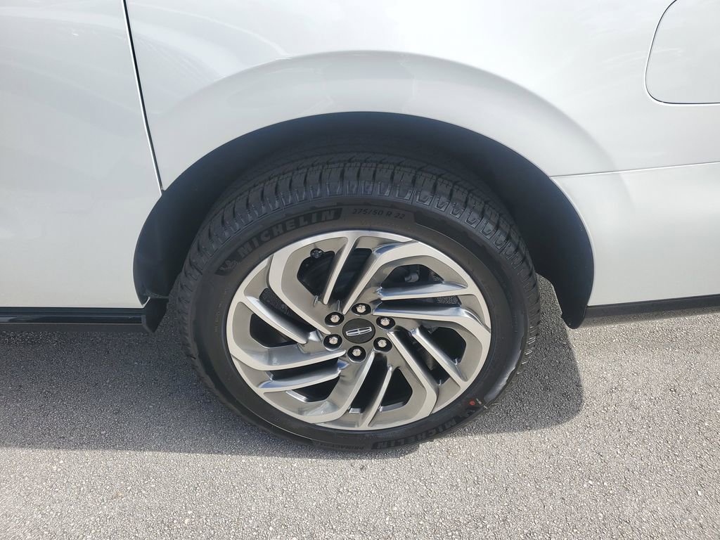 New 2025 Lincoln Navigator L Reserve image 7