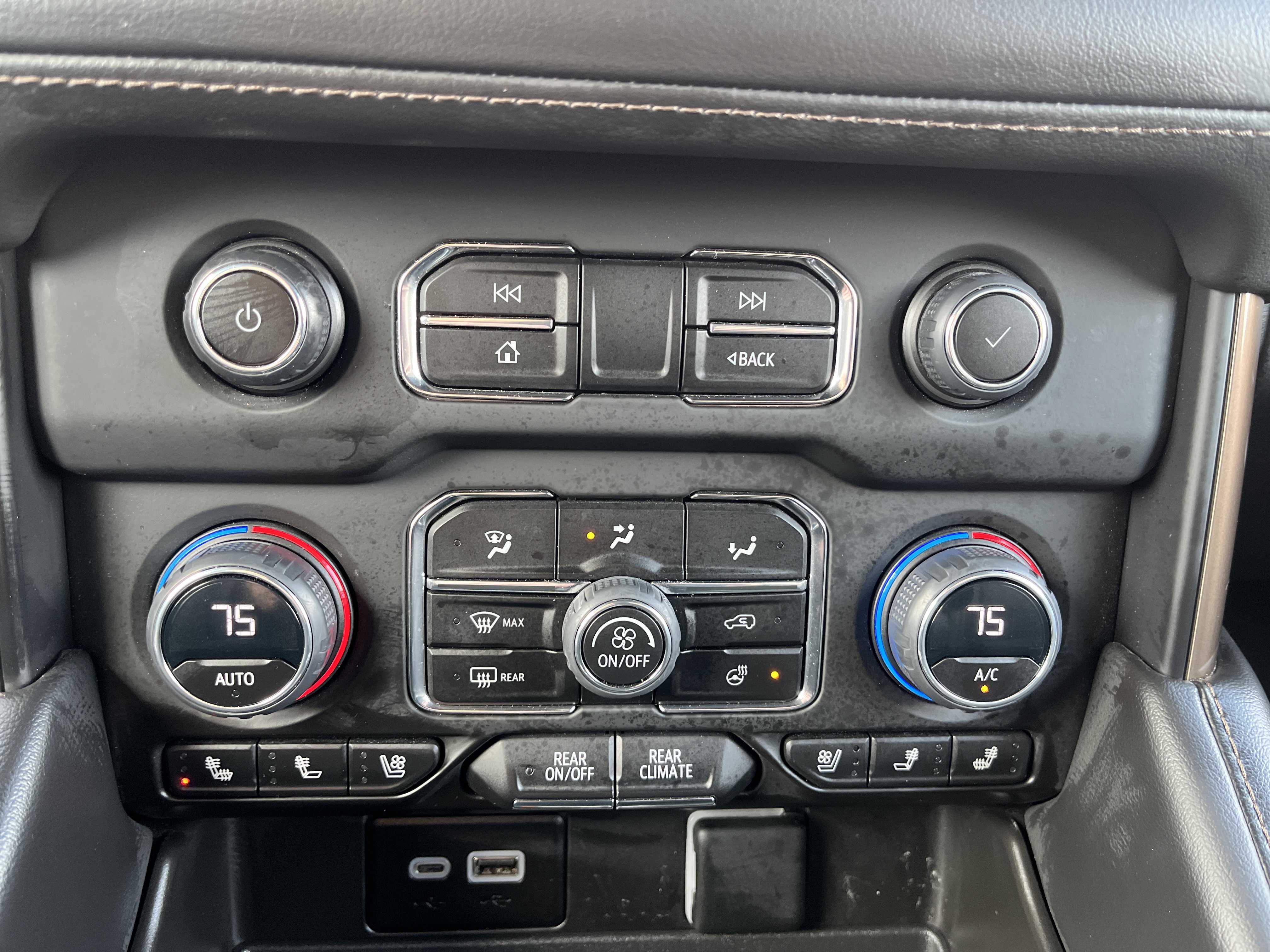 Used 2023 Chevrolet Tahoe High Country w/ Advanced Technology Package image 38