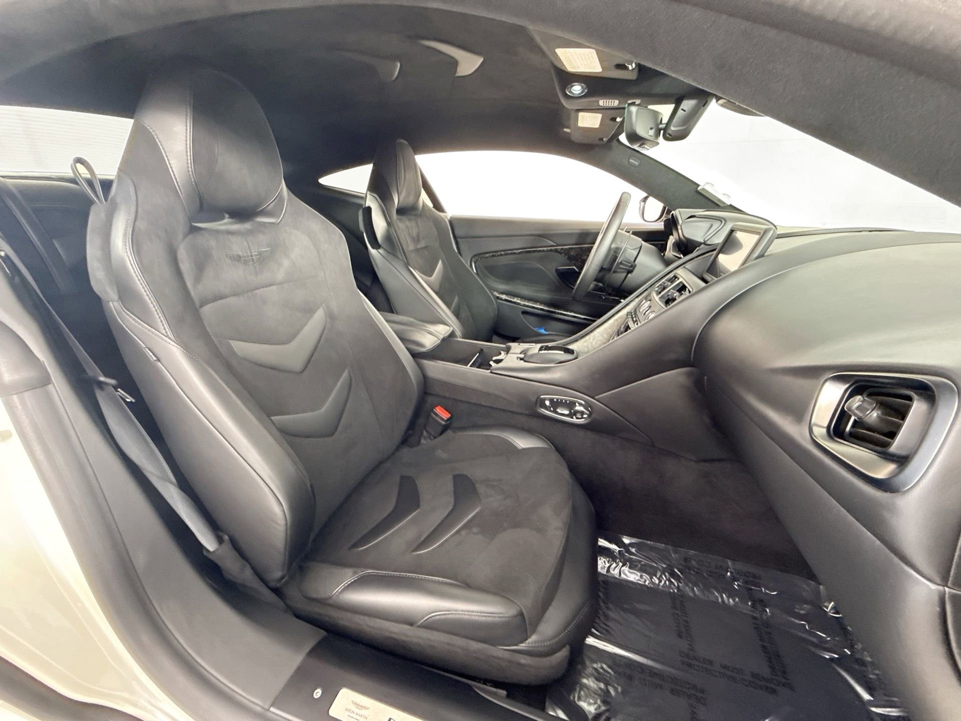 Used 2019 Aston Martin DBS Superleggera image 22