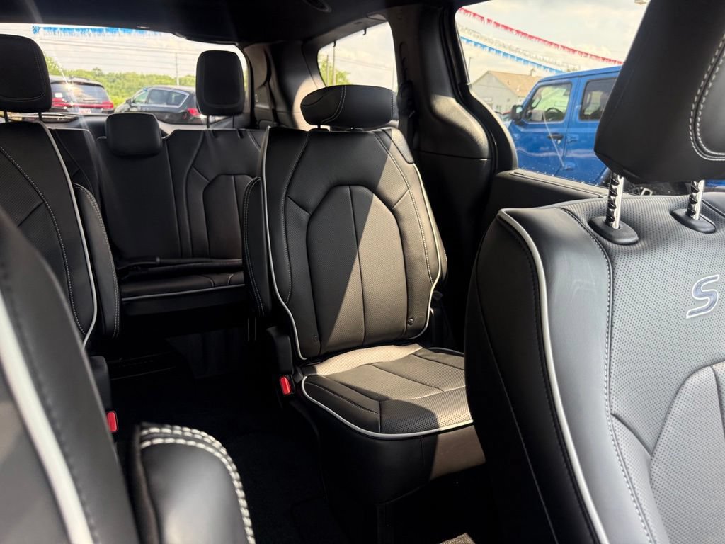 New 2027 Chrysler Pacifica Limited FWD image 64