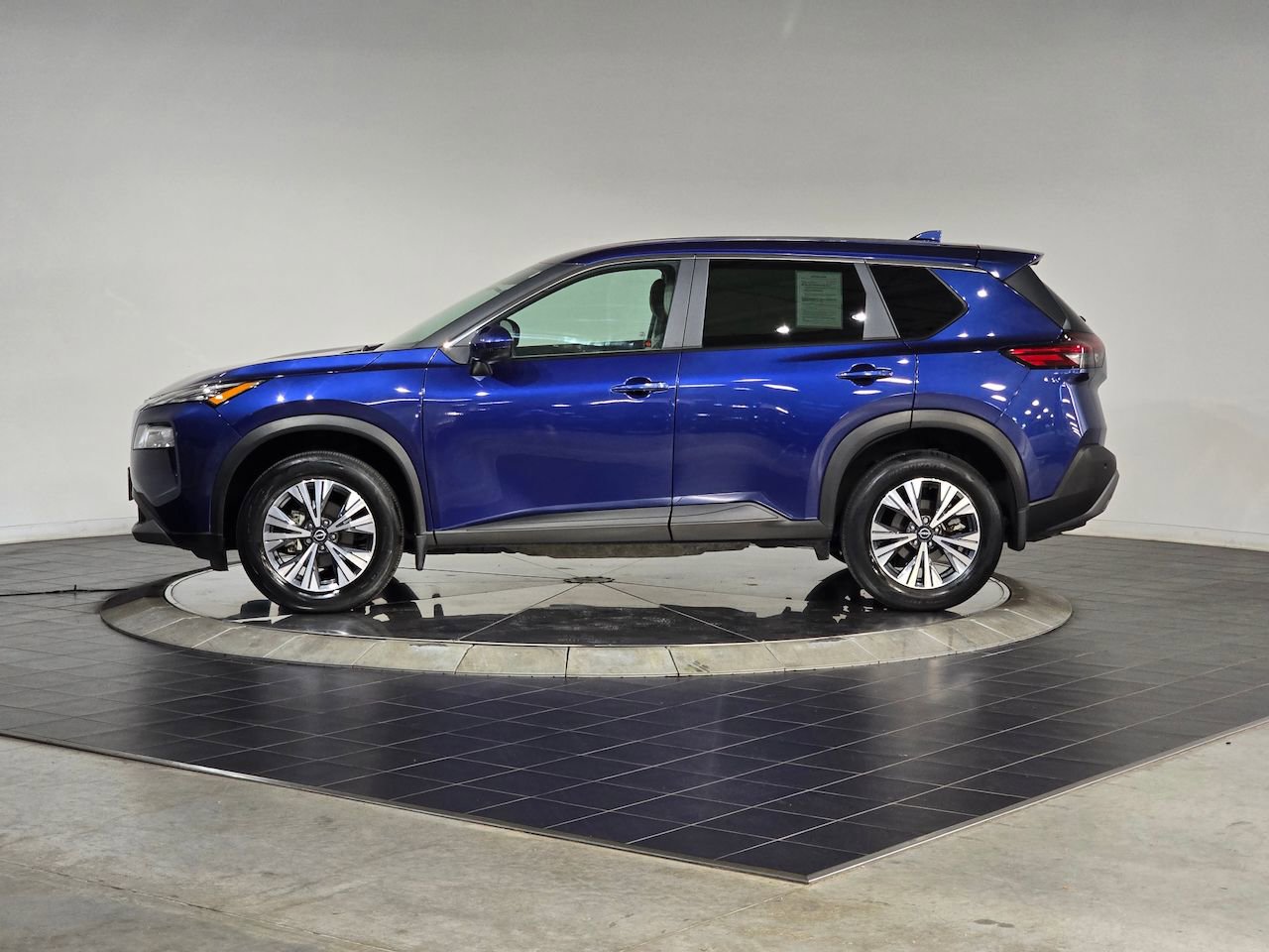 Used 2023 Nissan Rogue SV image 7