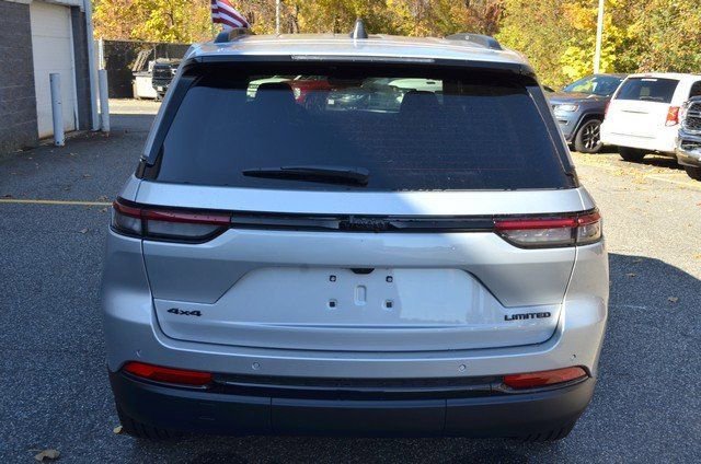 New 2025 Jeep Grand Cherokee Limited w/ Black Appearance Package image 7