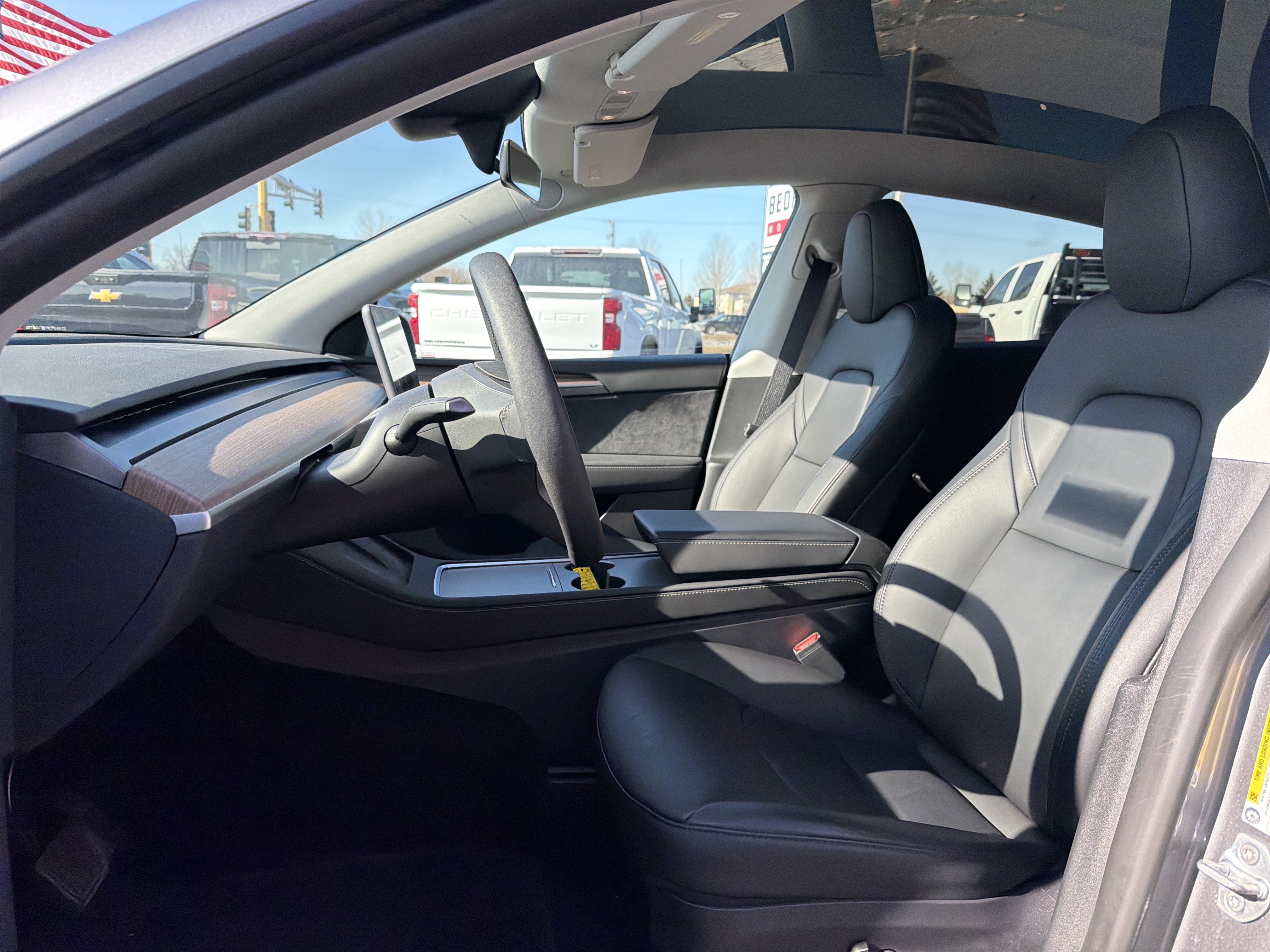 Used 2025 Tesla Model Y Long Range image 9