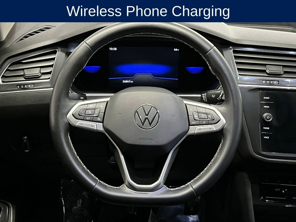 Used 2022 Volkswagen Tiguan SE w/ Panoramic Sunroof Package image 9