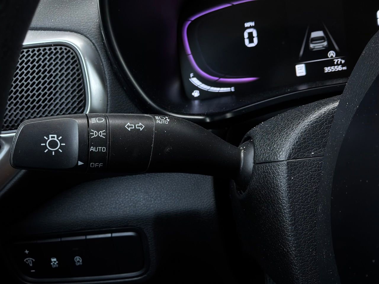 Used 2025 Kia Soul LX w/ LX Technology Package FWD image 33