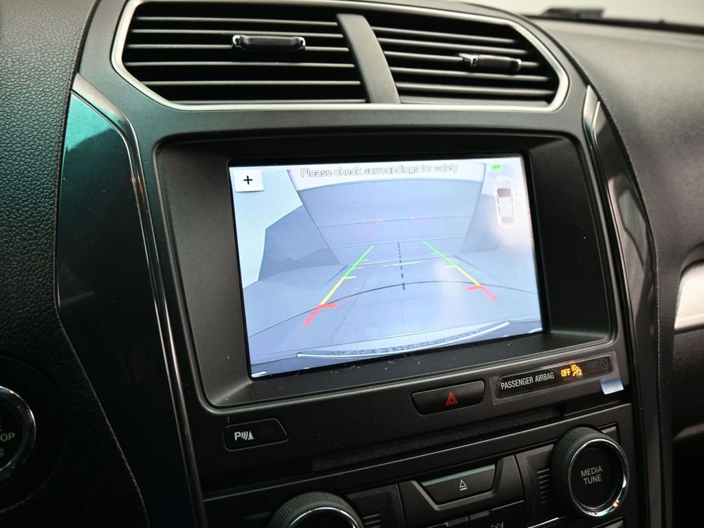 Certified 2017 Ford Explorer XLT w/ Equipment Group 202A FWD image 15