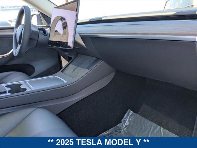 Used 2025 Tesla Model Y Long Range image 22