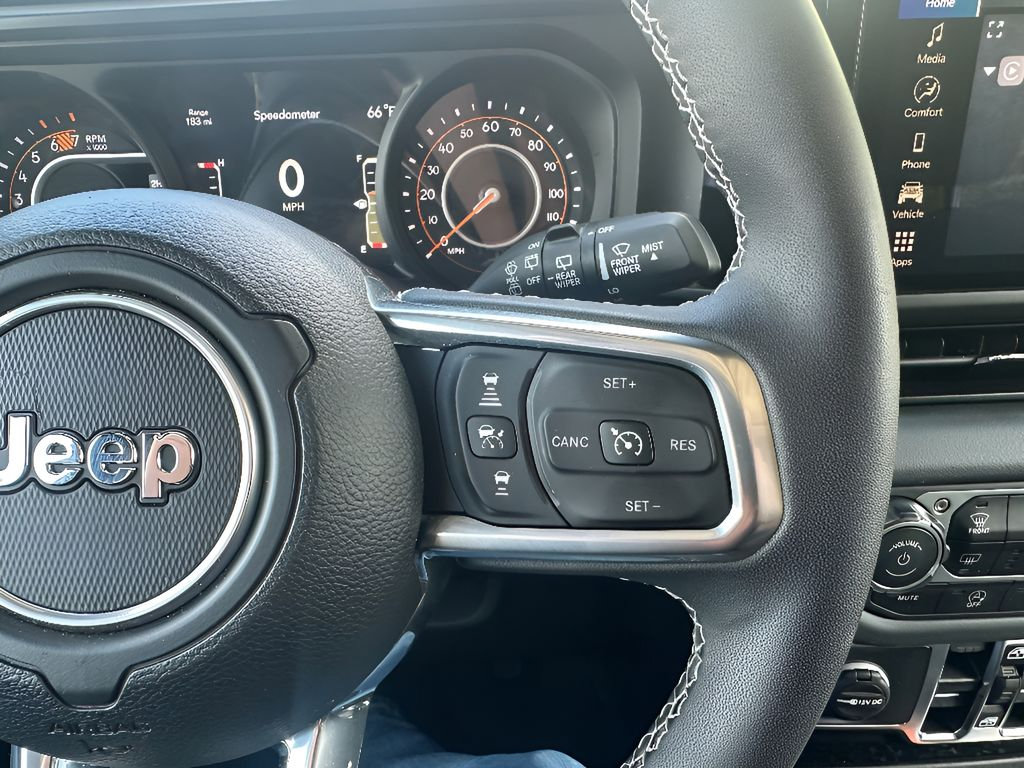 Used 2025 Jeep Wrangler Unlimited Sahara AWD/4WD image 28