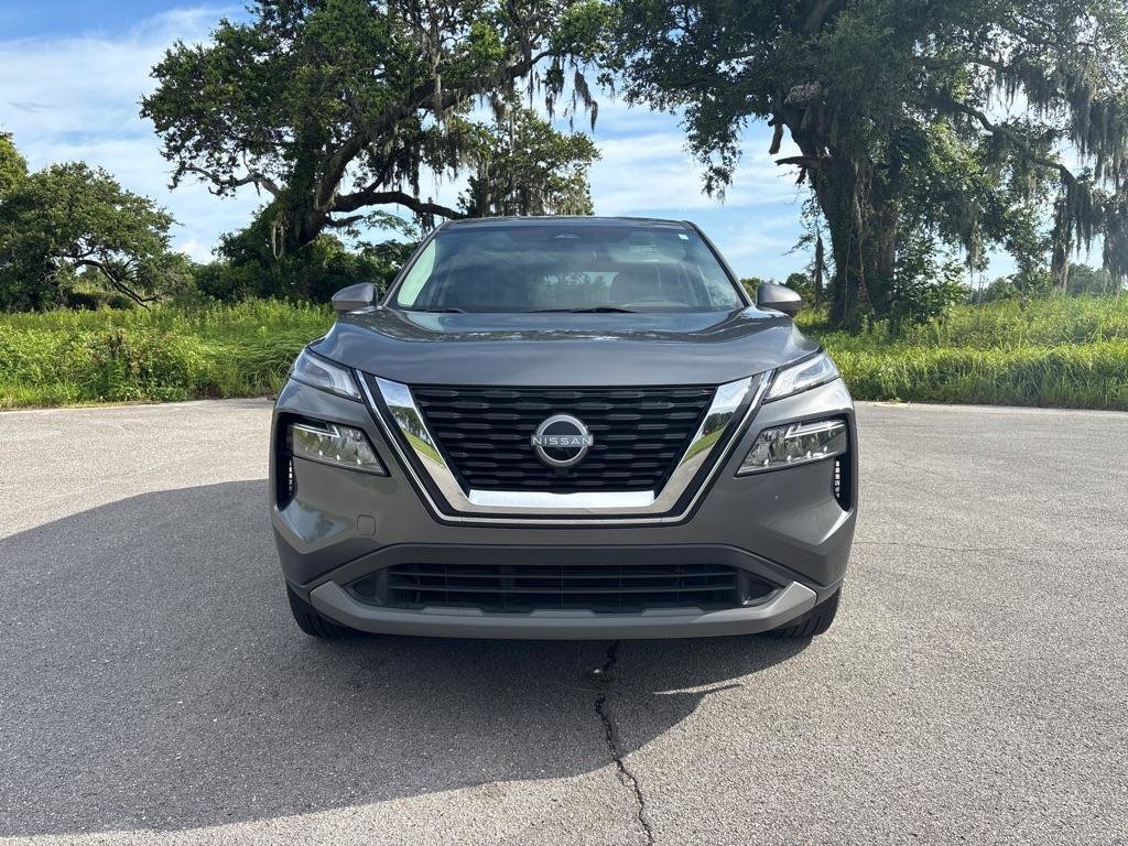 Used 2023 Nissan Rogue SV image 2