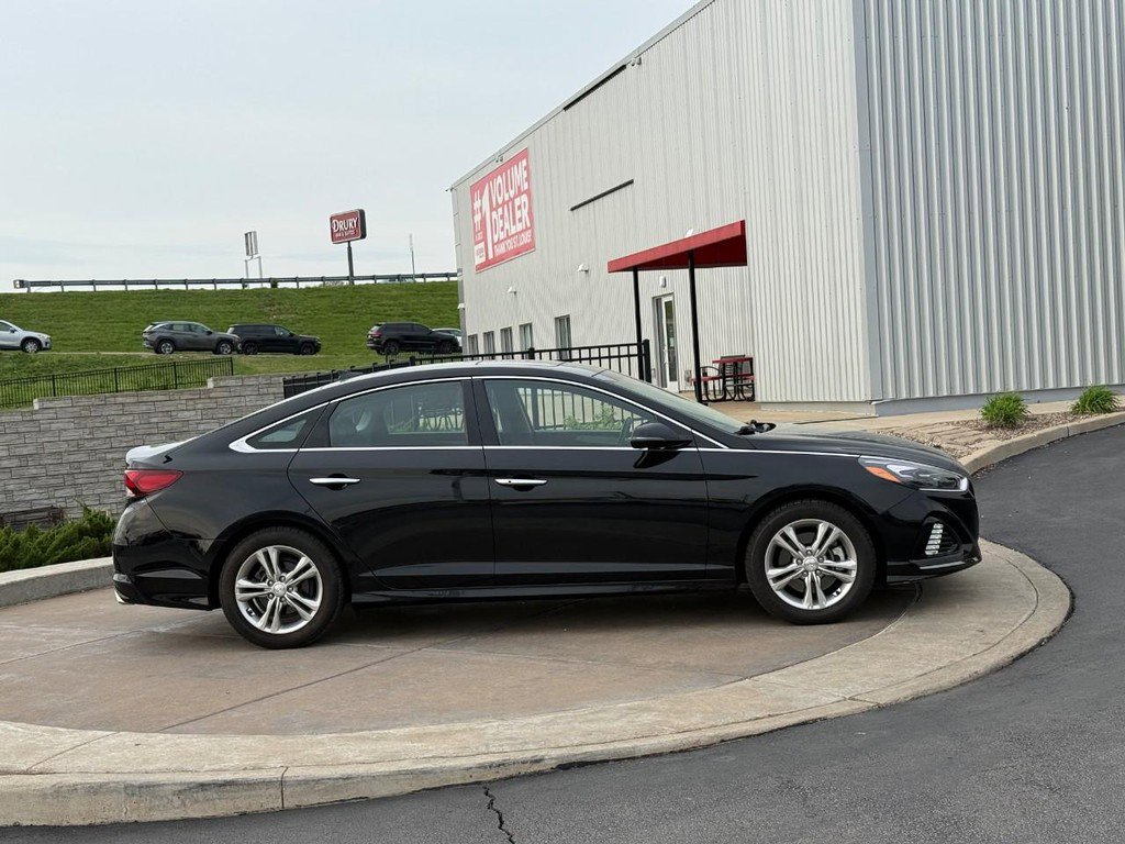 Used 2018 Hyundai Sonata Limited image 2