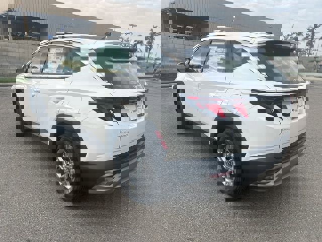 New 2026 Hyundai Tucson SE image 3