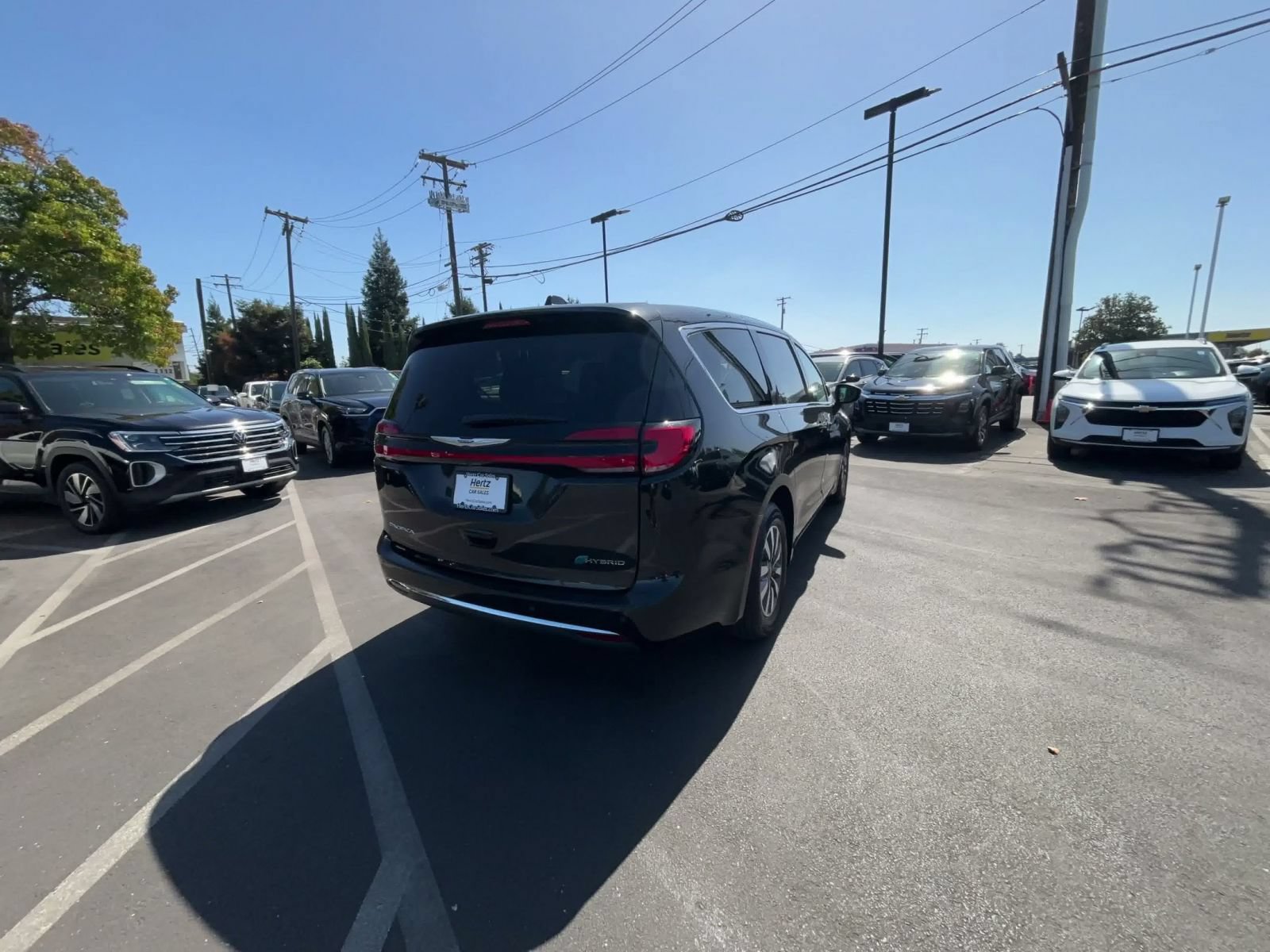 Used 2023 Chrysler Pacifica Touring-L FWD image 13
