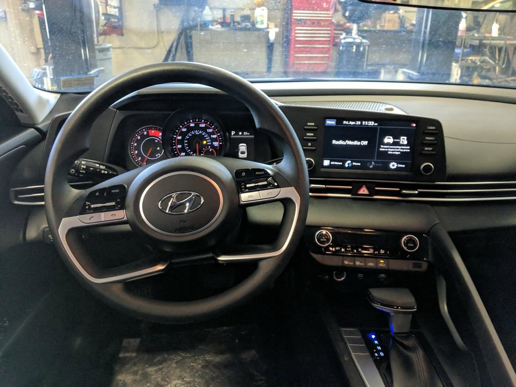Used 2021 Hyundai Elantra SEL FWD image 15