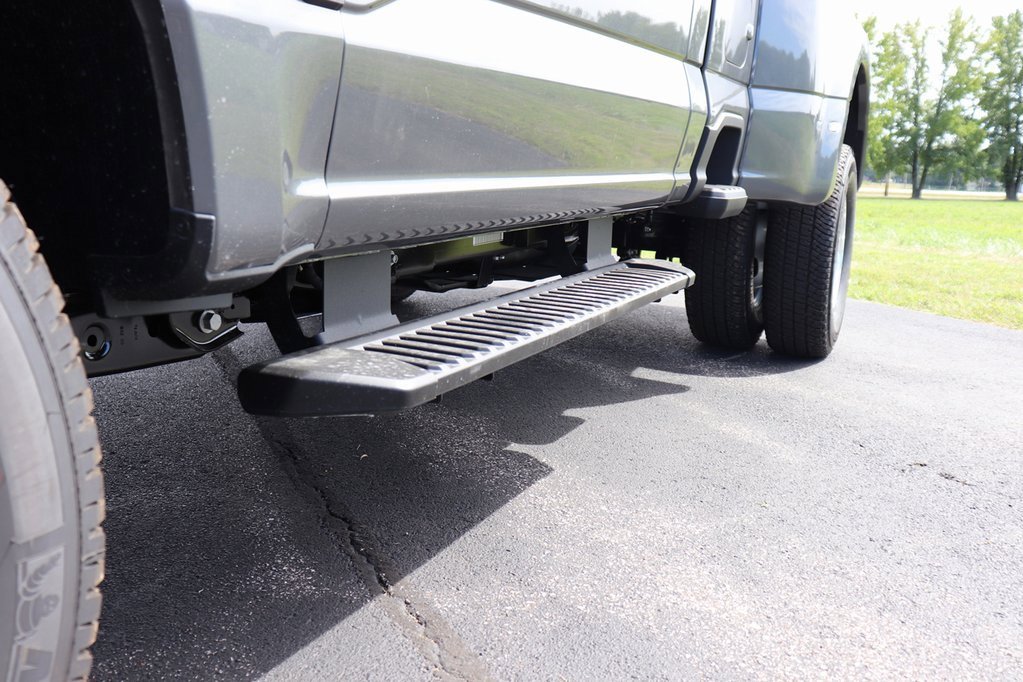 New 2026 Ford F350 4x4 Regular Cab DRW Super Duty image 9