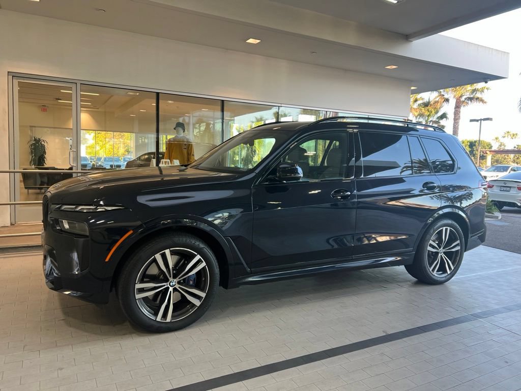 Certified 2025 BMW X7 xDrive40i w/ Executive Package AWD/4WD image 4