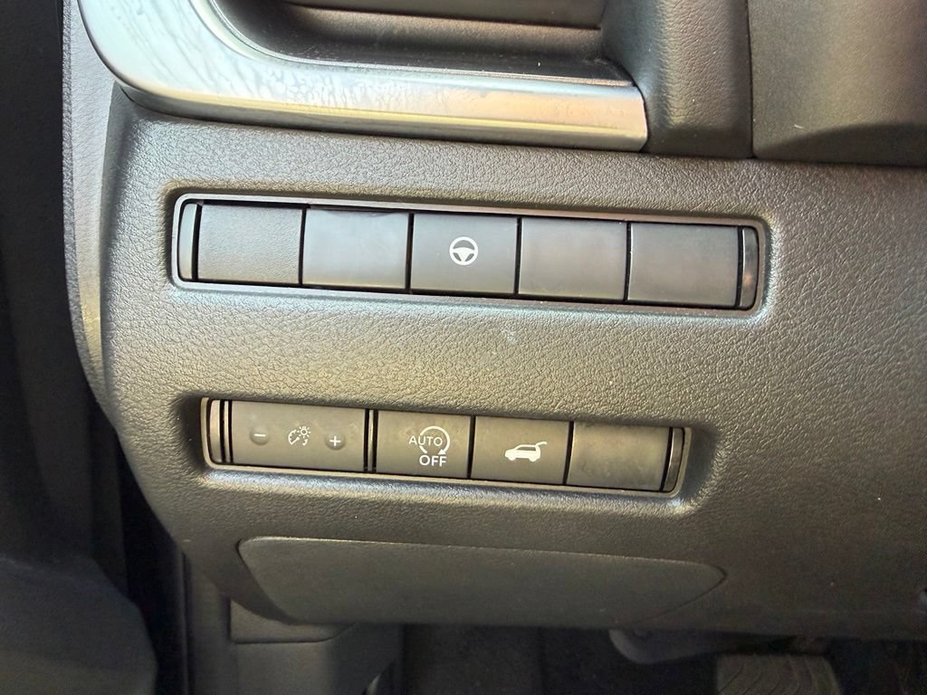 Used 2025 Nissan Rogue SV FWD image 28