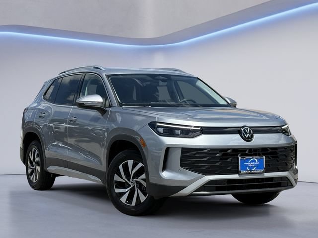 Certified 2025 Volkswagen Tiguan S FWD image 1