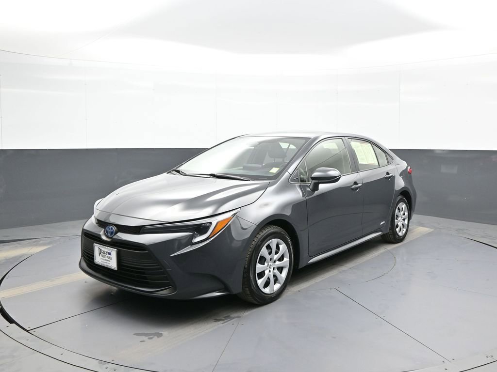 Certified 2024 Toyota Corolla LE image 1